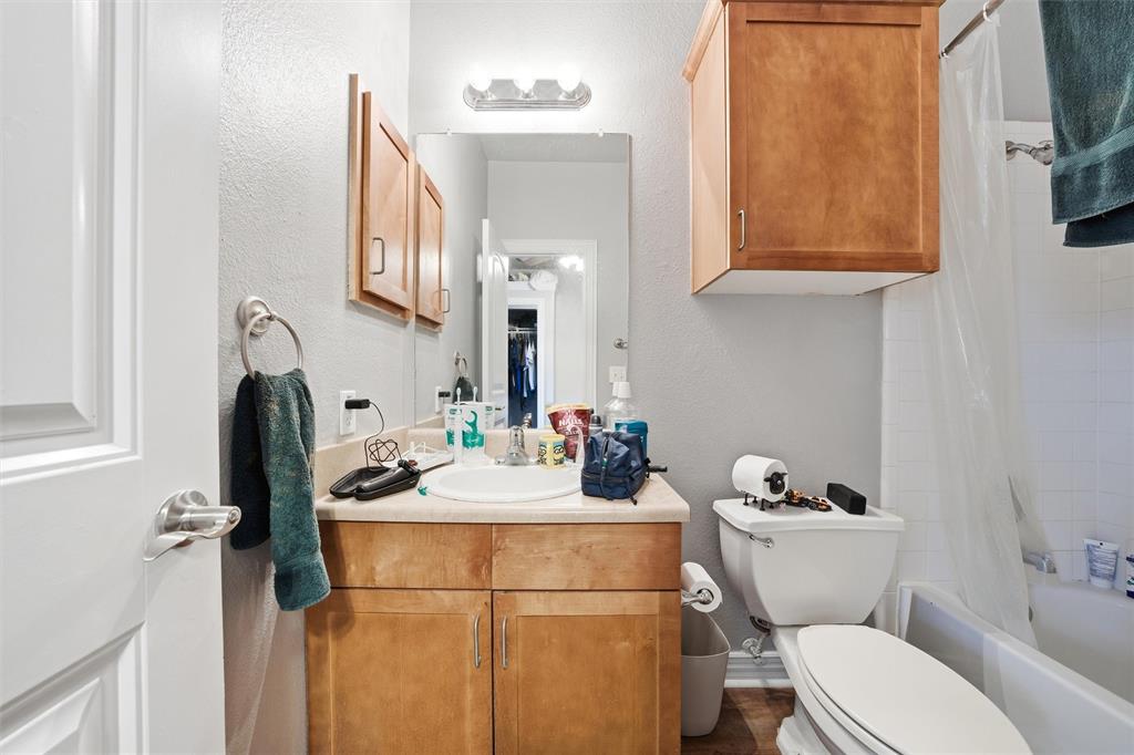 2410 South 2nd Street, Unit 737 Waco, TX 76706 - Photo 18 of 40 private ensuite bathroom