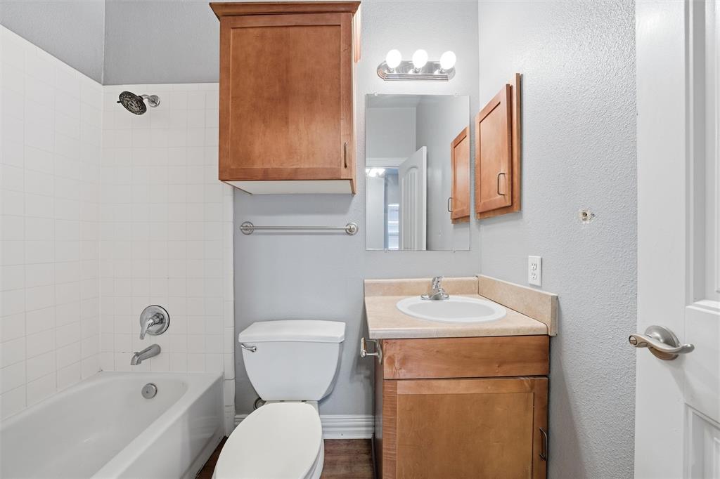 2410 South 2nd Street, Unit 737 Waco, TX 76706 - Photo 22 of 40 private ensuite bathroom