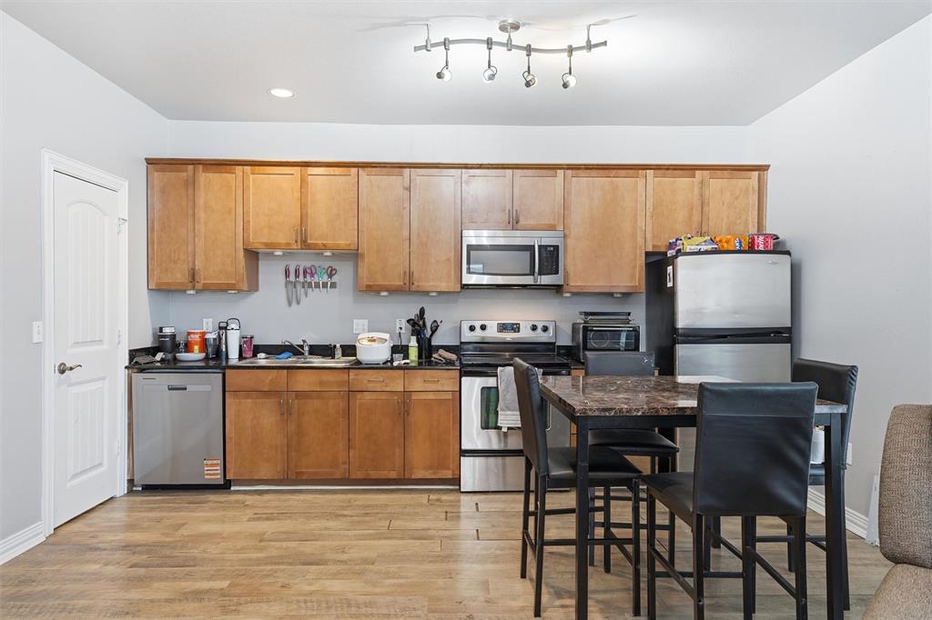 2410 South 2nd Street, Unit 737 Waco, TX 76706 - Photo 8 of 40 kitchen and dining area