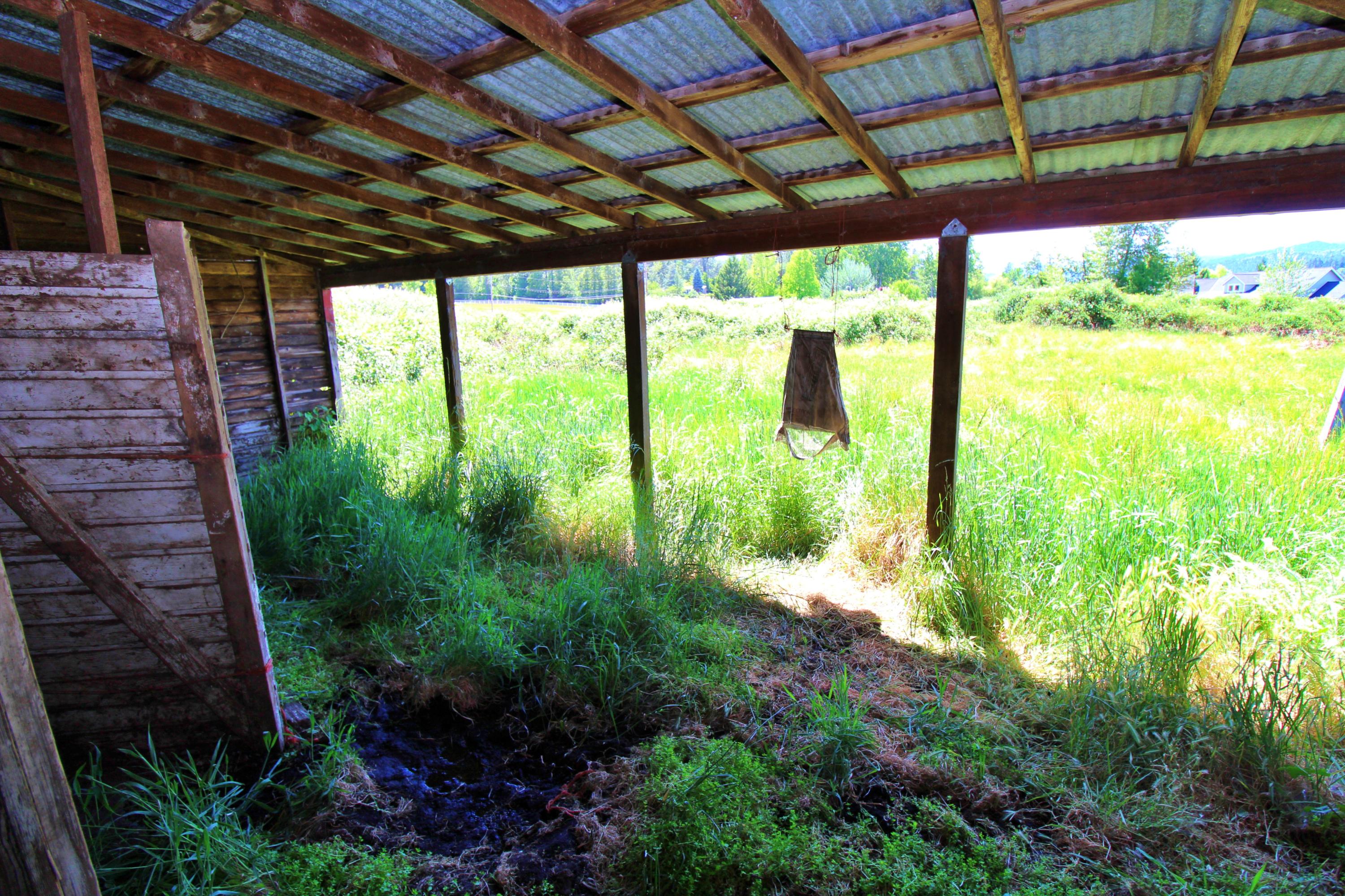 4888 Jerome Prairie Road Grants Pass, OR 97527 - Photo 24 of 35 Barn feeding area