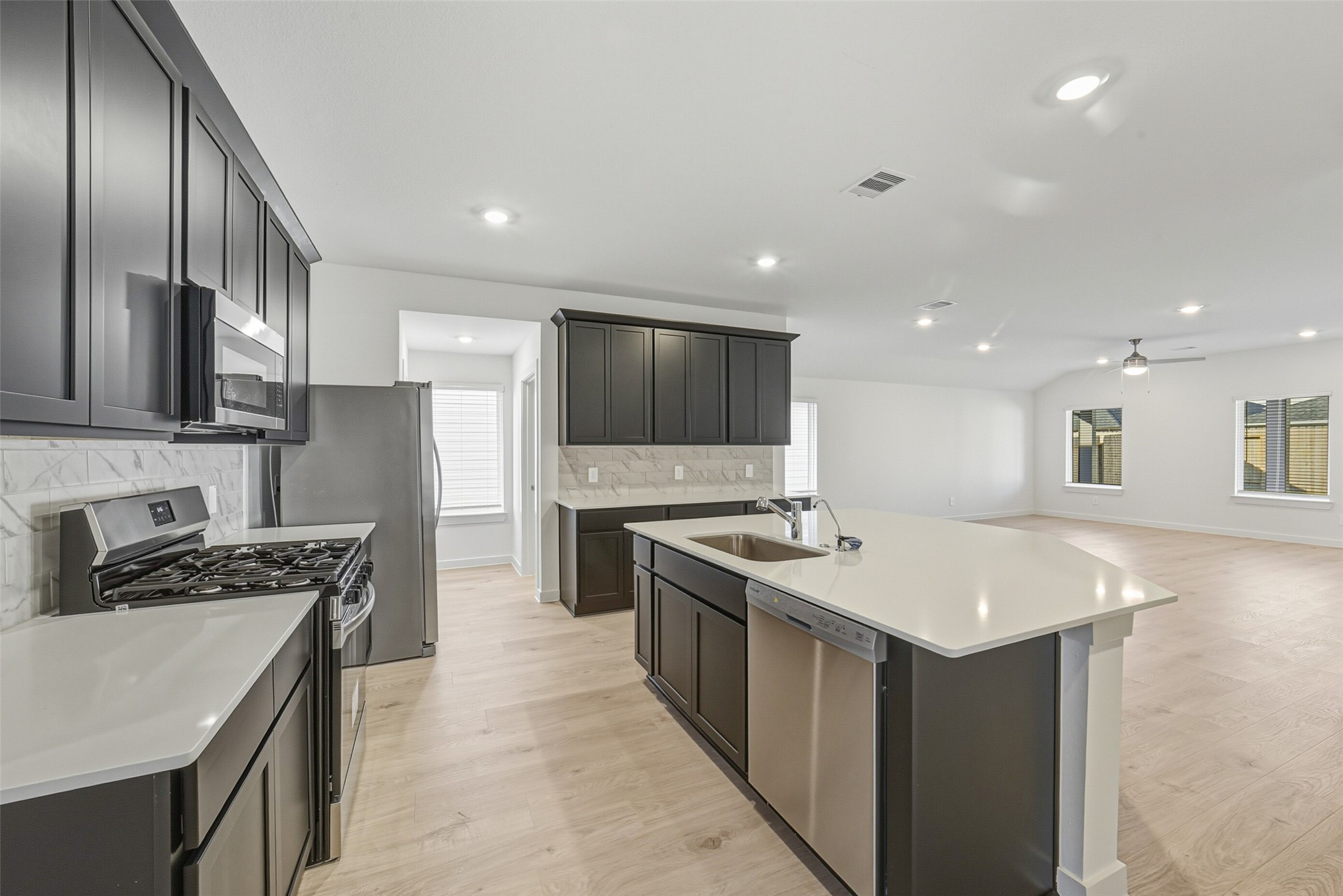 4322 Camden Lakes Street Fulshear, TX 77494 - Photo 7 of 28