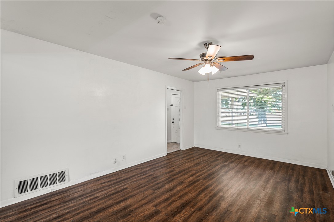 2417 Robin Road Temple, TX 76502 - Photo 8 of 27 Living Room