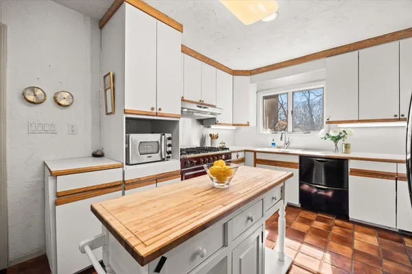 $1,125,000 | 69 Two Ponds Road, Falmouth, MA 02540