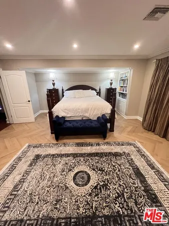 $15,999 | 11570 Sunset Boulevard, Los Angeles, CA 90049