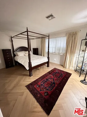 $15,999 | 11570 Sunset Boulevard, Los Angeles, CA 90049