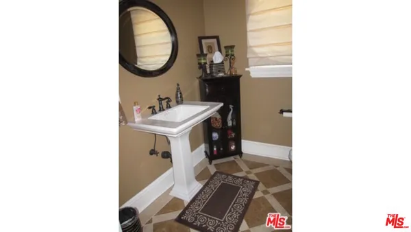 $15,999 | 11570 Sunset Boulevard, Los Angeles, CA 90049