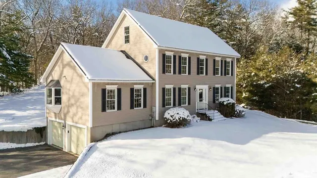 $749,900 | 37 Summer Hill Road, Dracut, MA 01826