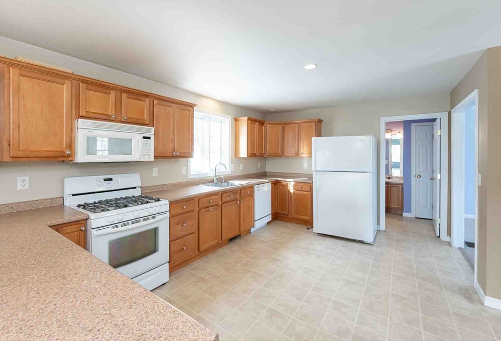 37 Summer Hill Road Dracut, MA 01826 - Photo 4 of 42