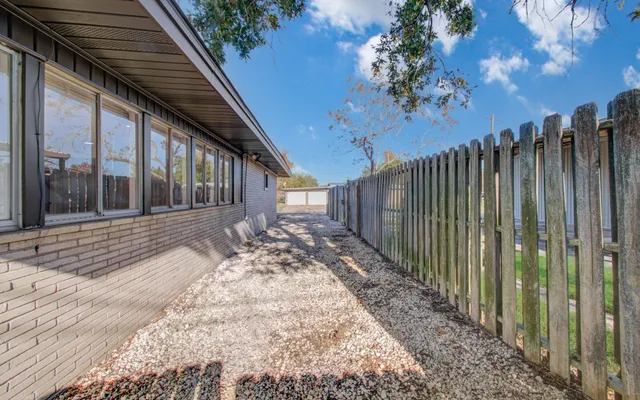 a view of a backyard with pathway