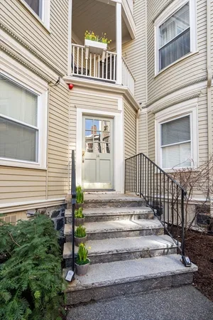 $729,900 | 14 Linden Street, Unit 3, Brookline, MA 02445