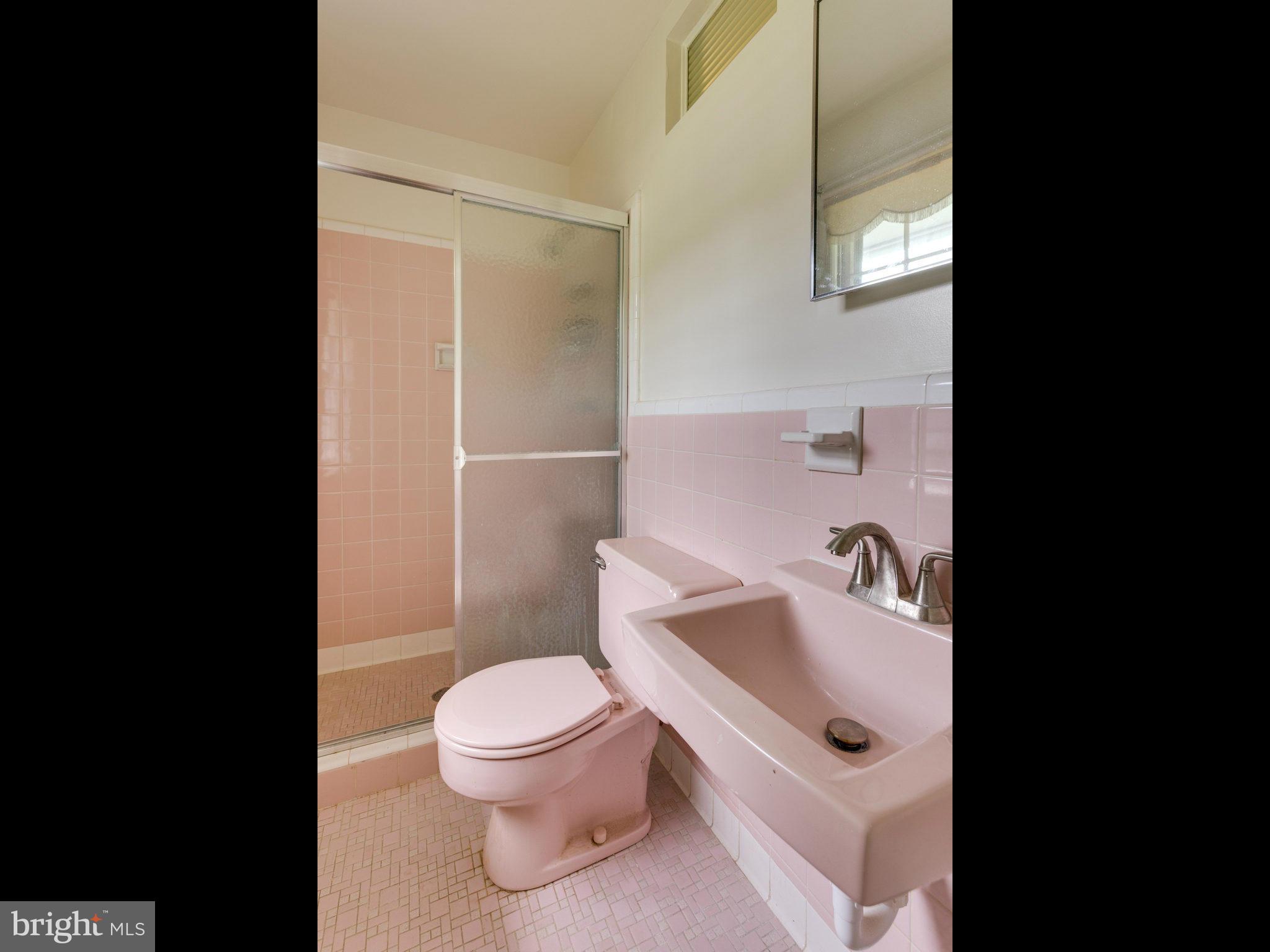 8810 Stark Road Annandale, VA 22003 - Photo 10 of 23 Bath (Master)