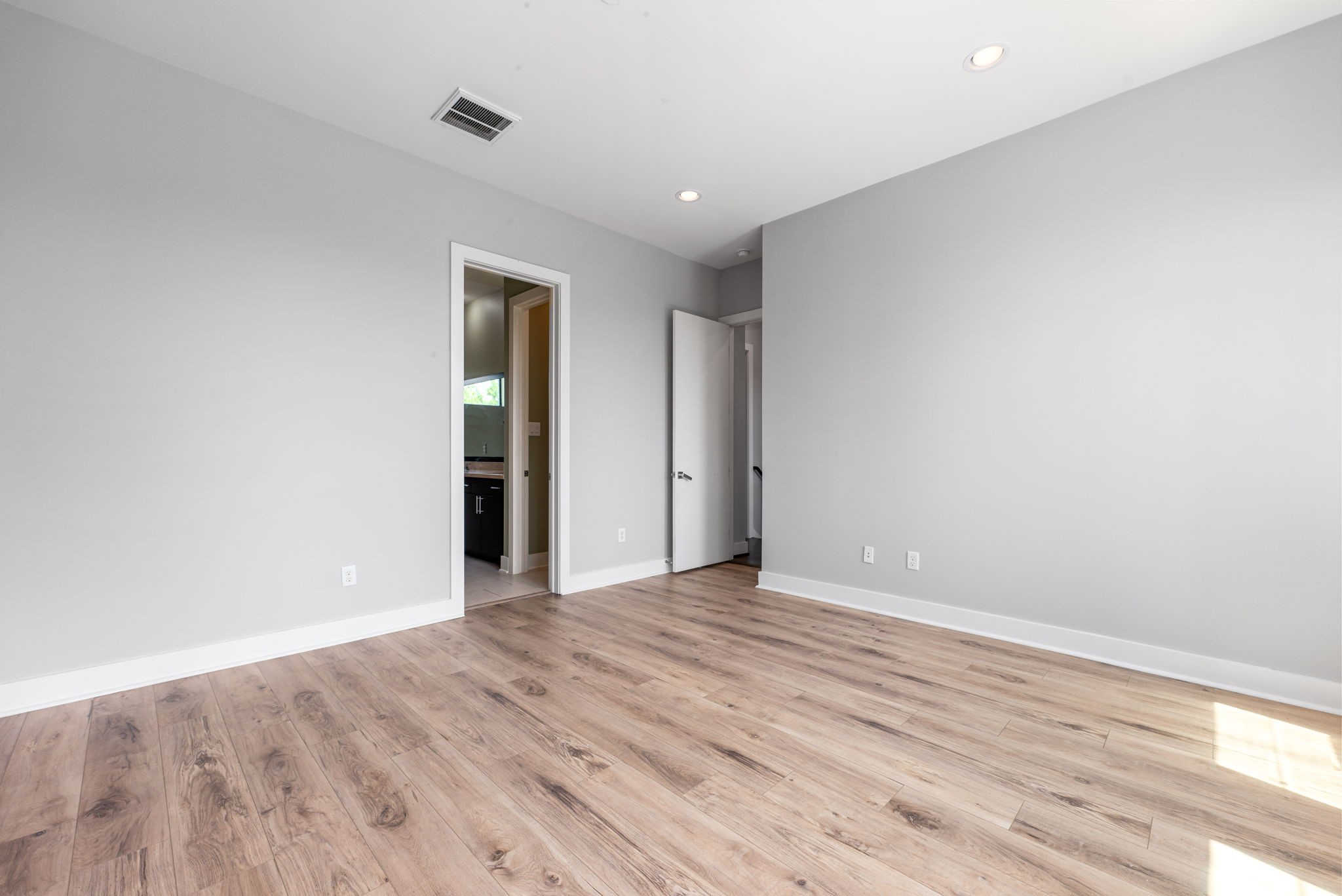 1705 Weber Street Houston, TX 77007 - Photo 11 of 25 Primary Bedroom