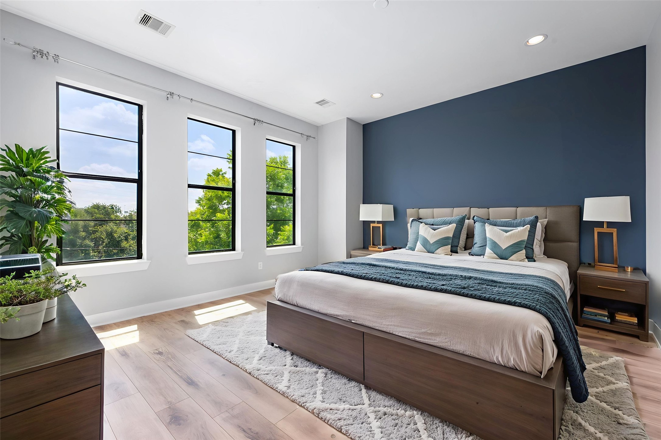 1705 Weber Street Houston, TX 77007 - Photo 10 of 25 Primary Bedroom - Virtual Staging