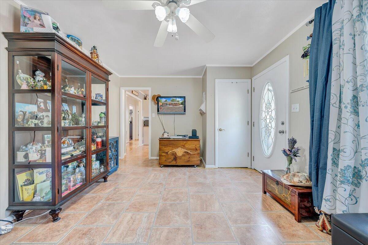 947 Estates Road Southeast Roanoke, VA 24014 - Photo 4 of 21 Family Room 2