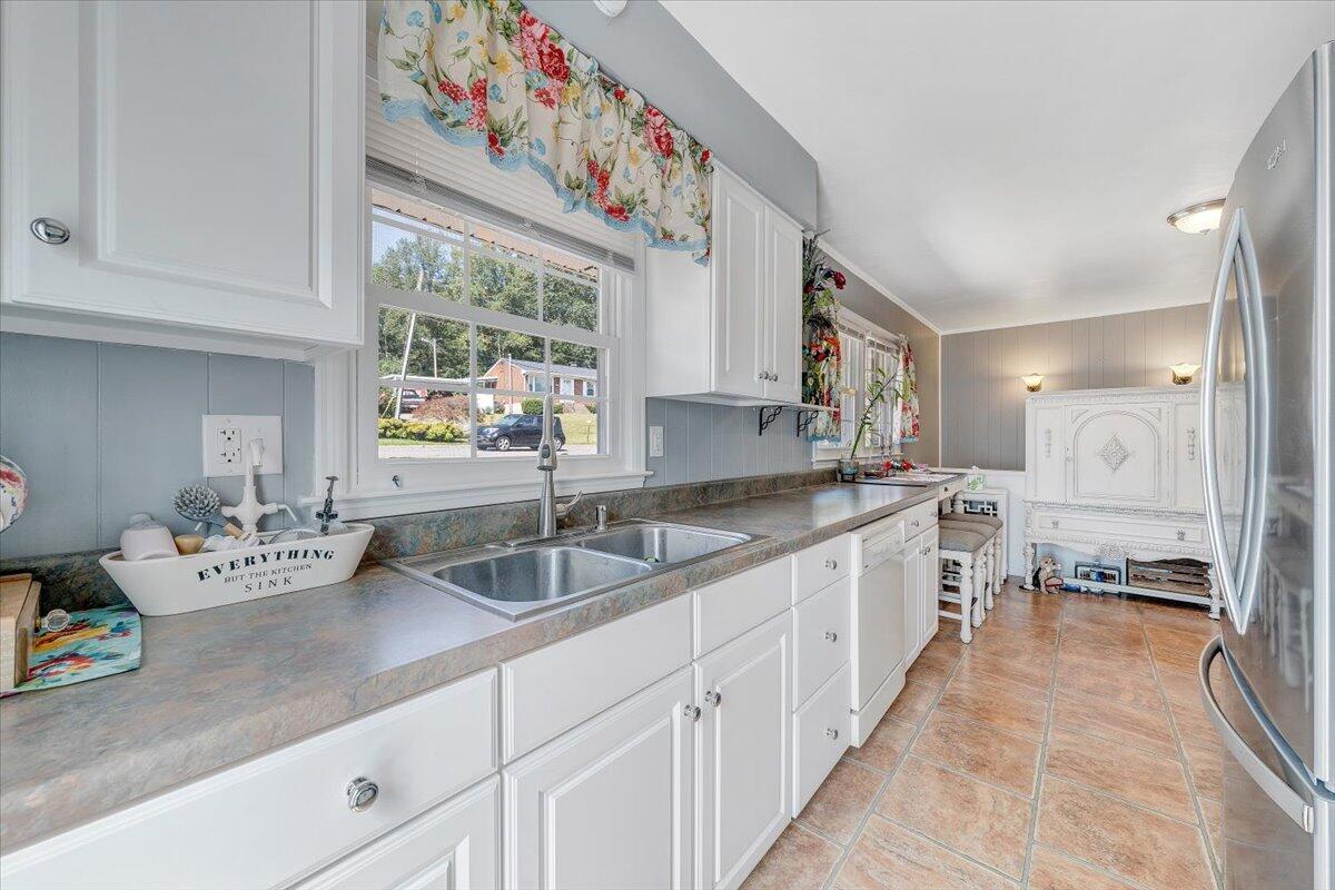 947 Estates Road Southeast Roanoke, VA 24014 - Photo 8 of 21 08-MIB07974