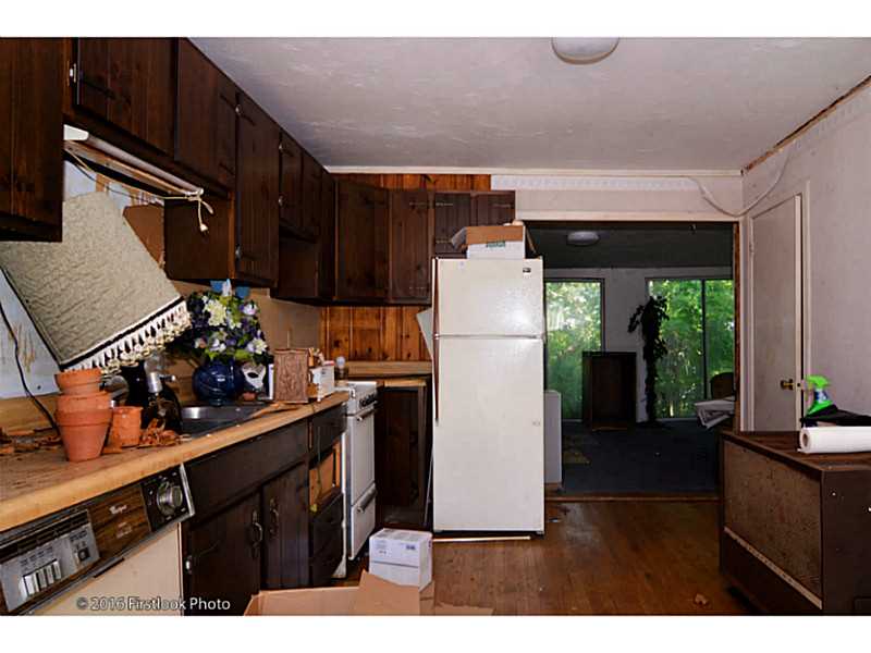 2753 Main Road Tiverton, RI 02878 - Photo 23 of 25 Kitchen. Guest House