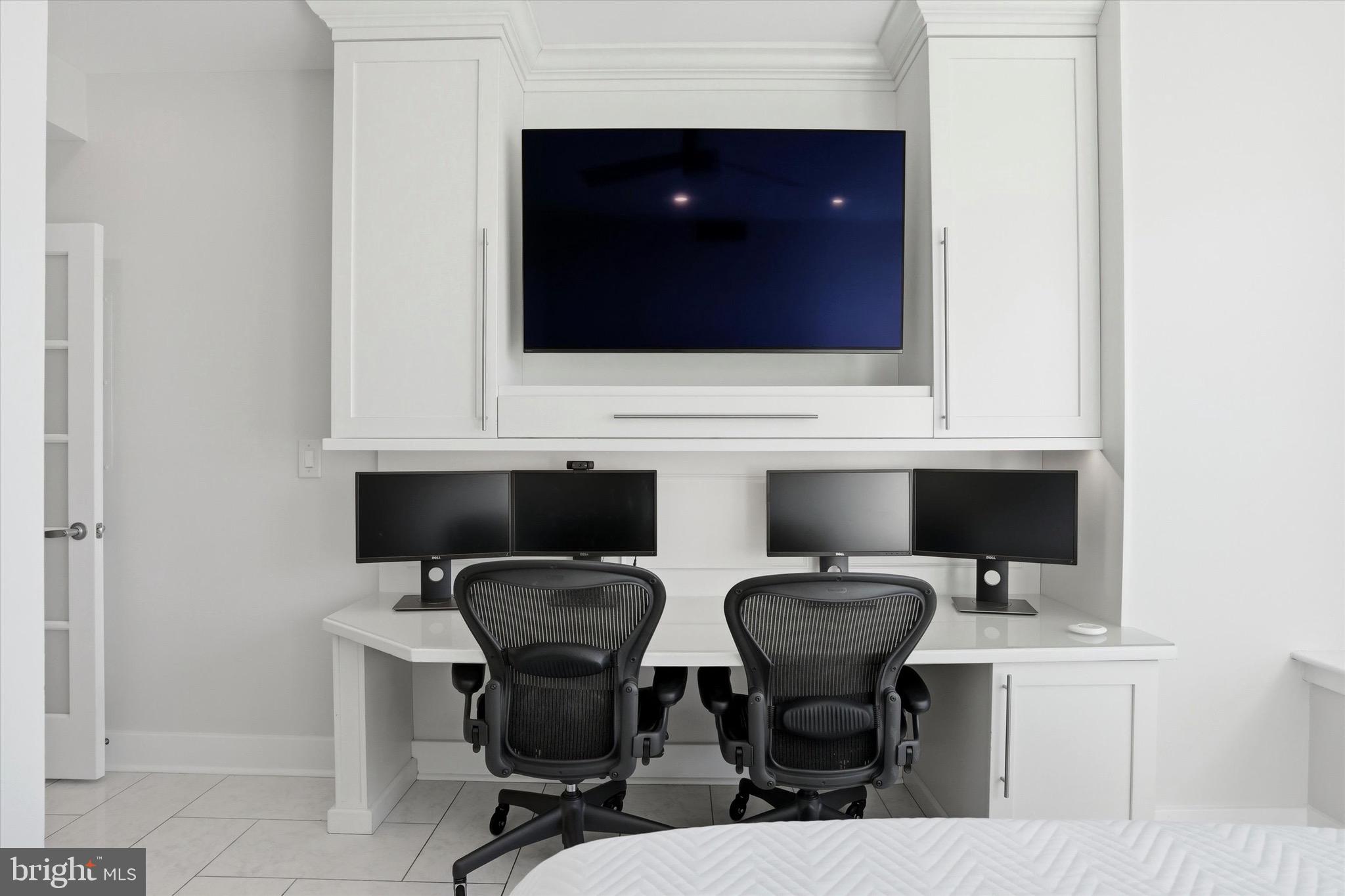 717 South Christopher Columbus Boulevard, Unit 802 Philadelphia, PA 19147 - Photo 22 of 32 a view of a workspace with furniture