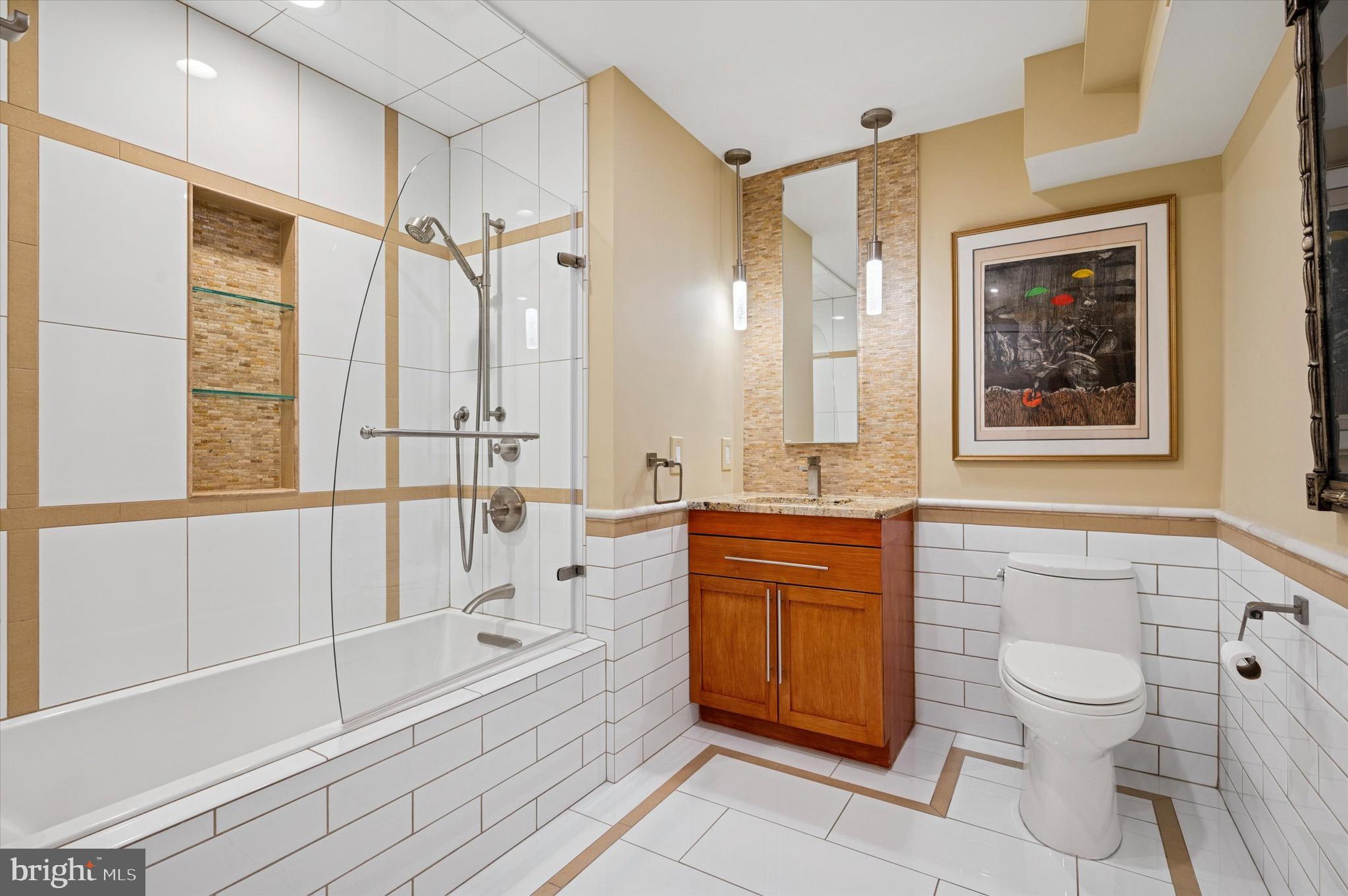 717 South Christopher Columbus Boulevard, Unit 802 Philadelphia, PA 19147 - Photo 24 of 32 a spacious bathroom with a double vanity sink a mirror and a bathtub