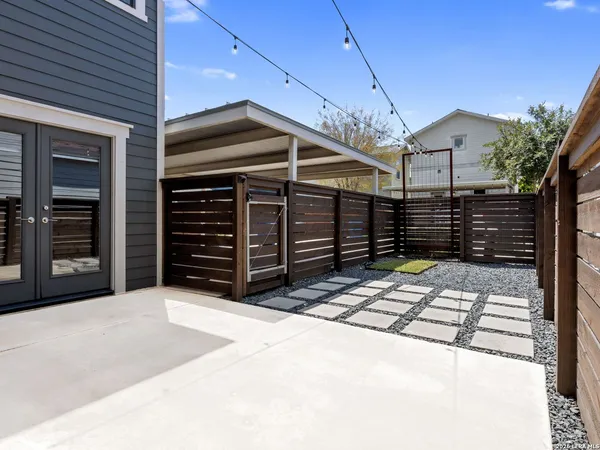 $2,550 | 1114 North Olive Street, San Antonio, TX 78202