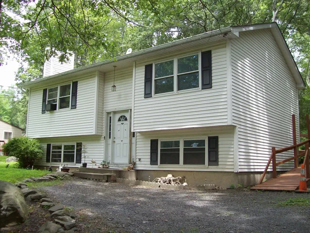 $238,500 | 139 Davis Circle, Bushkill, PA 18324