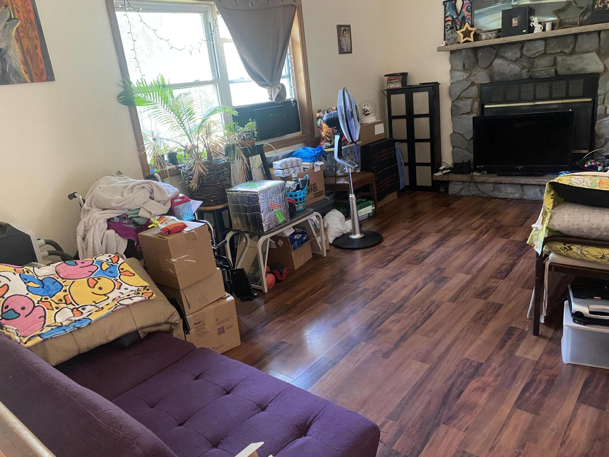 139 Davis Circle Bushkill, PA 18324 - Photo 15 of 23 living room