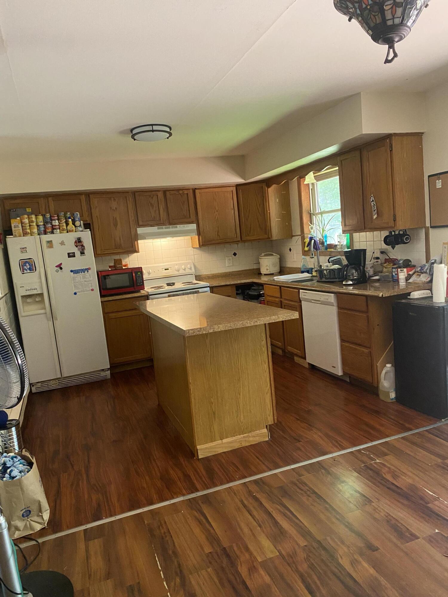 139 Davis Circle Bushkill, PA 18324 - Photo 18 of 23 kitchen