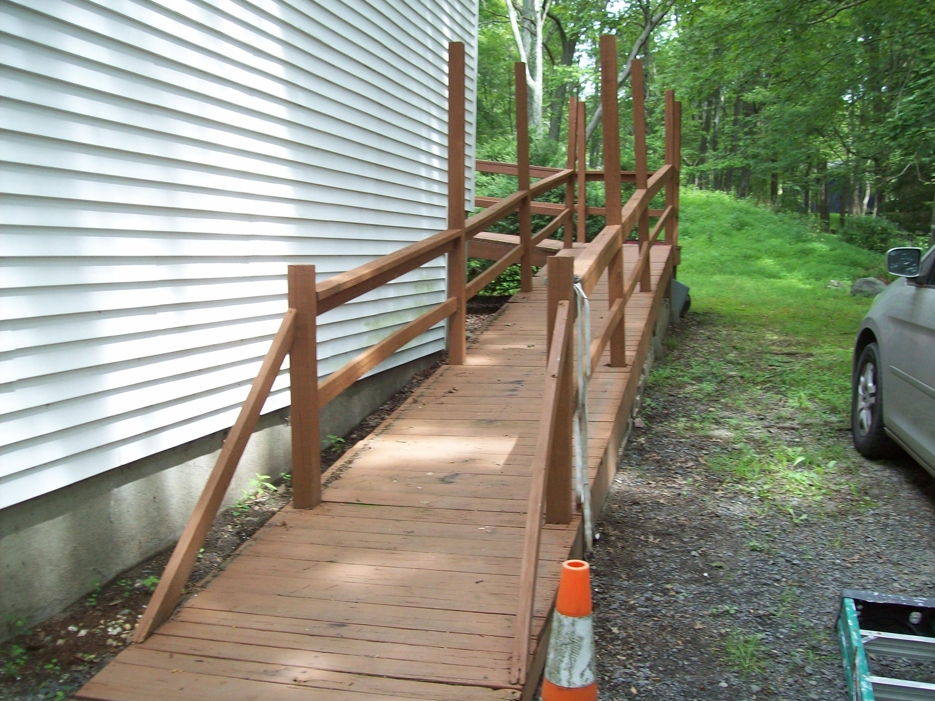 139 Davis Circle Bushkill, PA 18324 - Photo 3 of 23 ramp