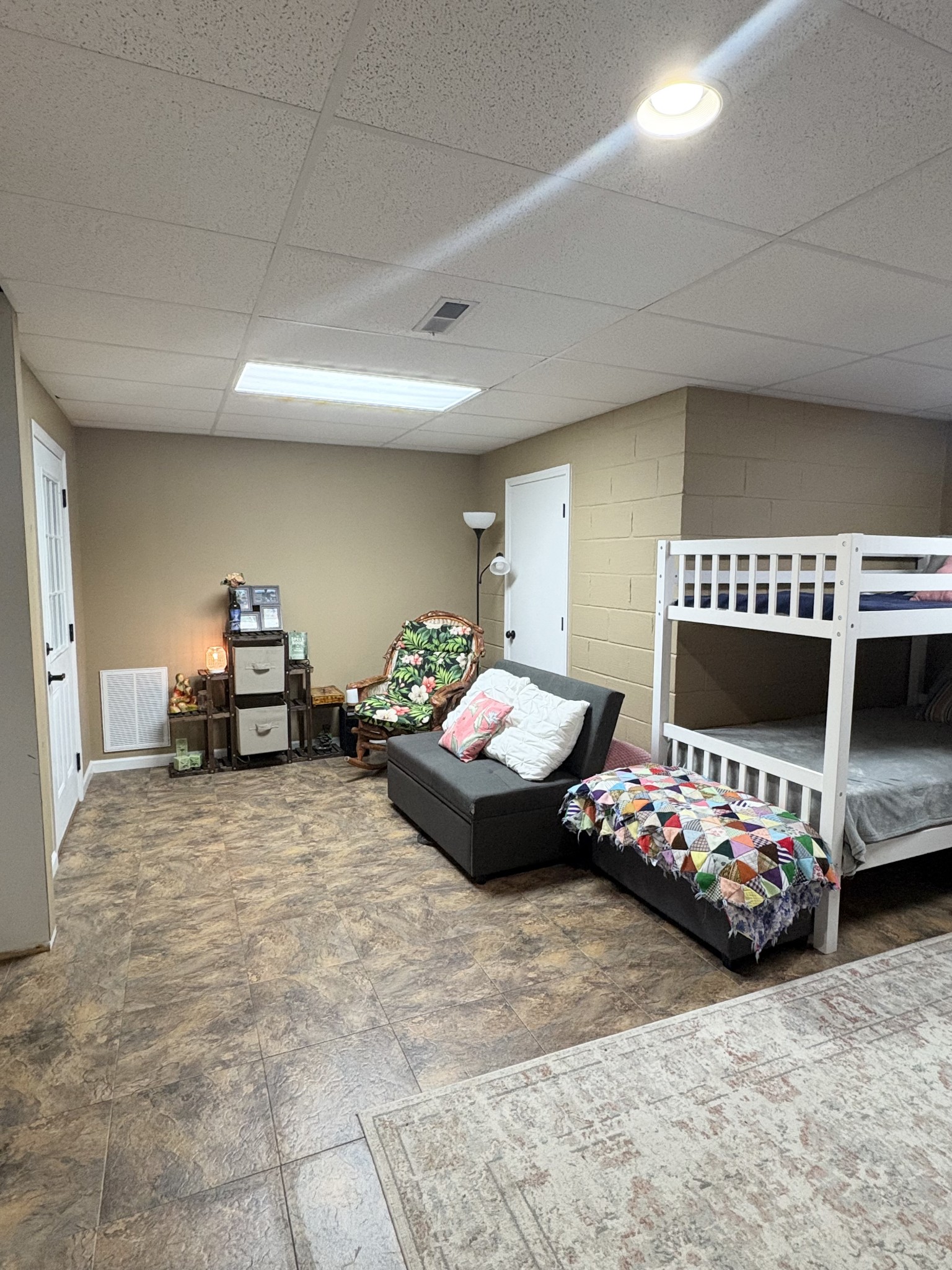 3851 Springdale Road Cunningham, TN 37052 - Photo 19 of 33 a living room with furniture and a table
