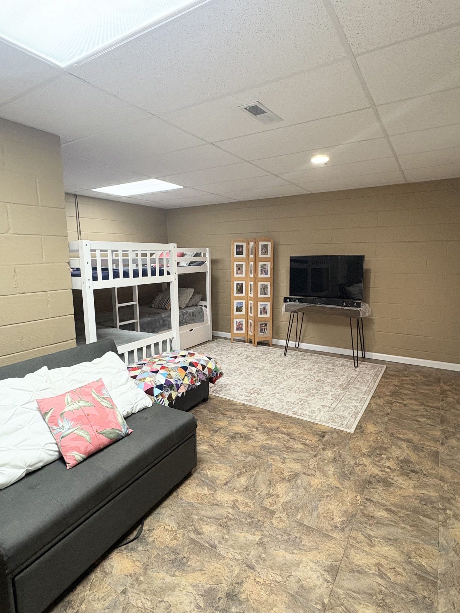 3851 Springdale Road Cunningham, TN 37052 - Photo 20 of 33 a living room with furniture flat screen tv and kitchen view