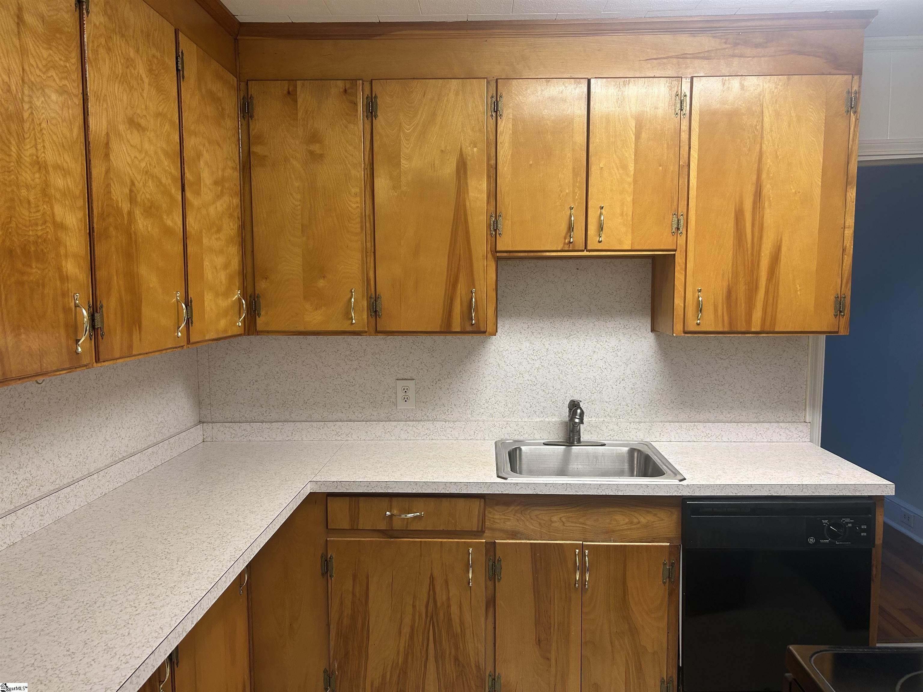 204 Elm Street Clinton, SC 29325 - Photo 14 of 36