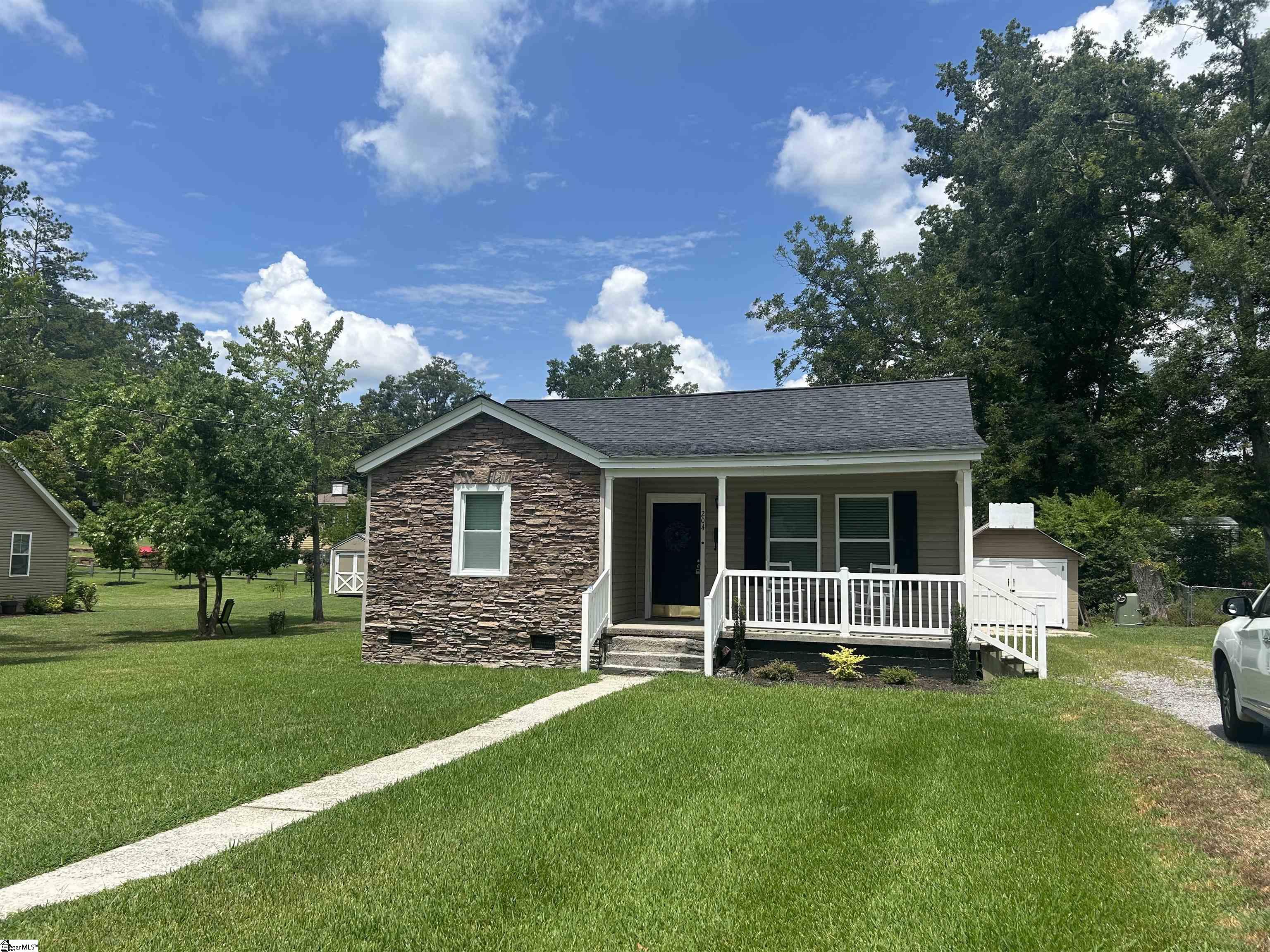 204 Elm Street Clinton, SC 29325 - Photo 4 of 36
