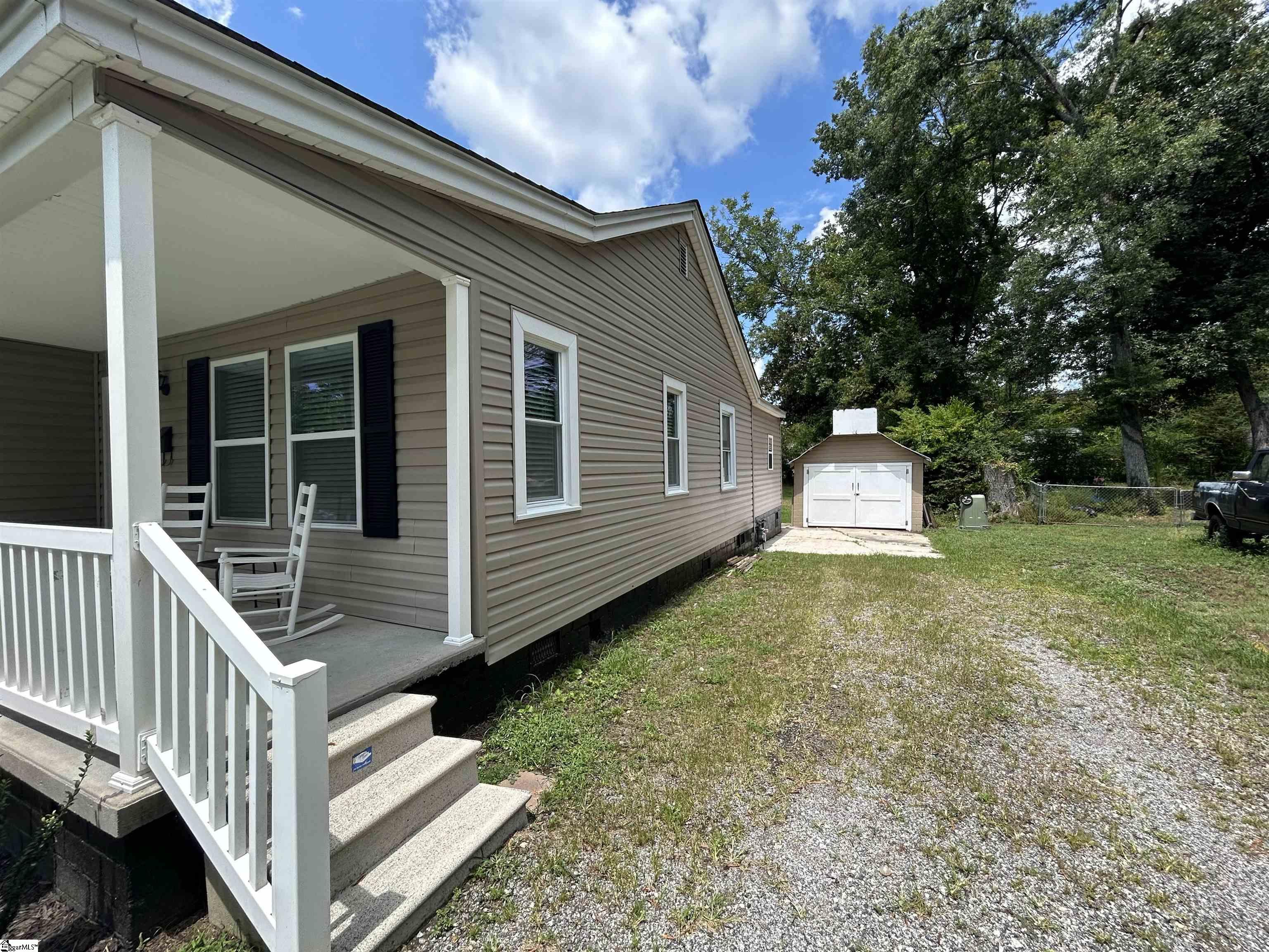 204 Elm Street Clinton, SC 29325 - Photo 6 of 36