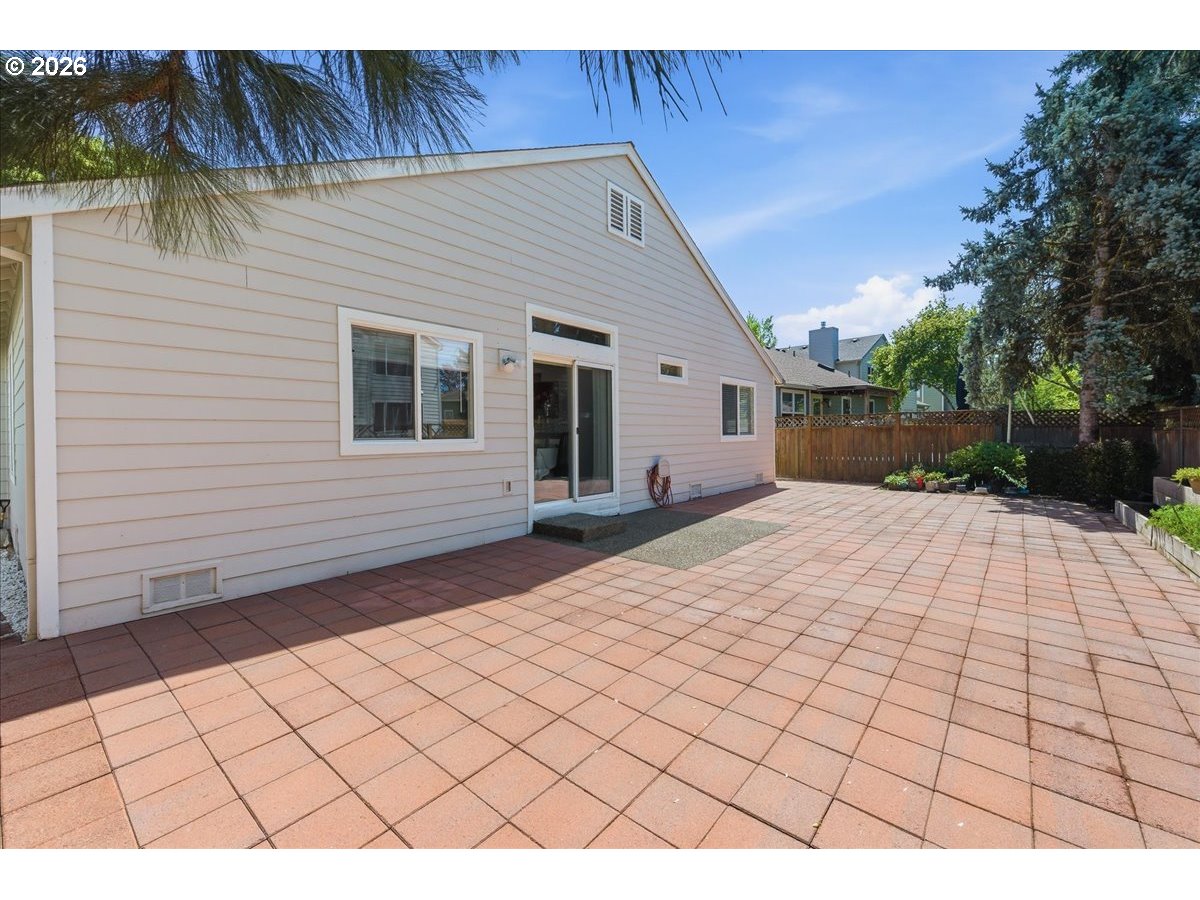 465 Southwest Sutherland Way Beaverton, OR 97006 - Photo 25 of 30 Patio