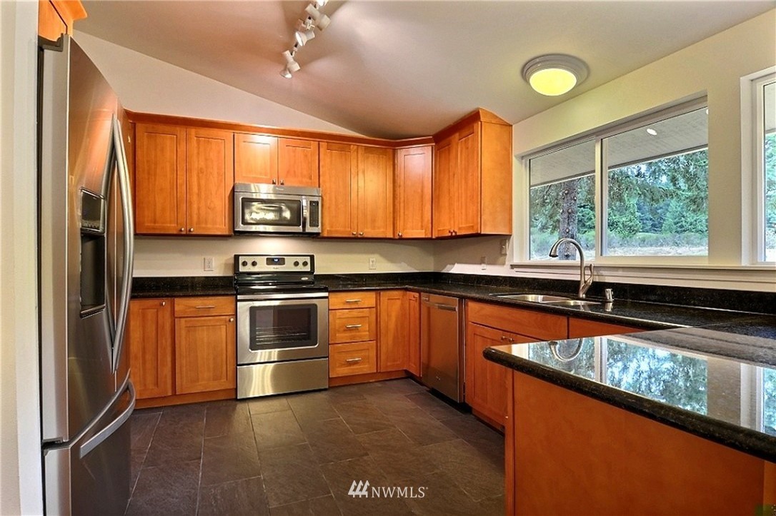 1863 Southeast Mullenix Road Port Orchard, WA 98367 - Photo 8 of 23 Gallery Image 8