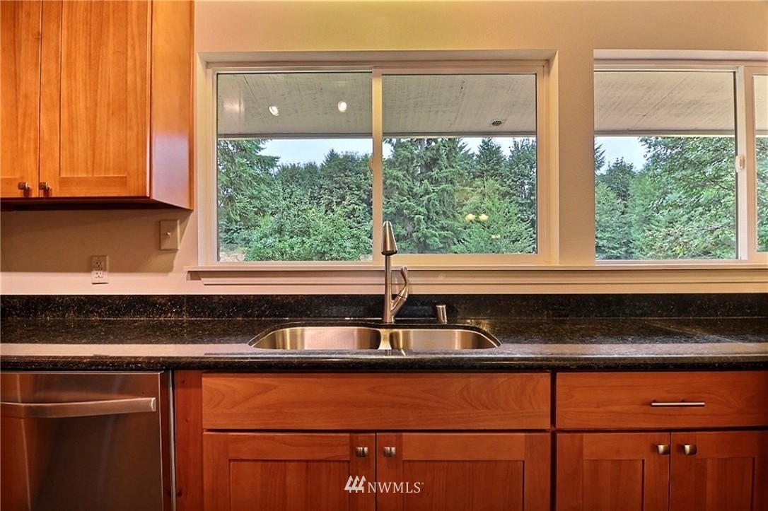 1863 Southeast Mullenix Road Port Orchard, WA 98367 - Photo 9 of 23 Gallery Image 9