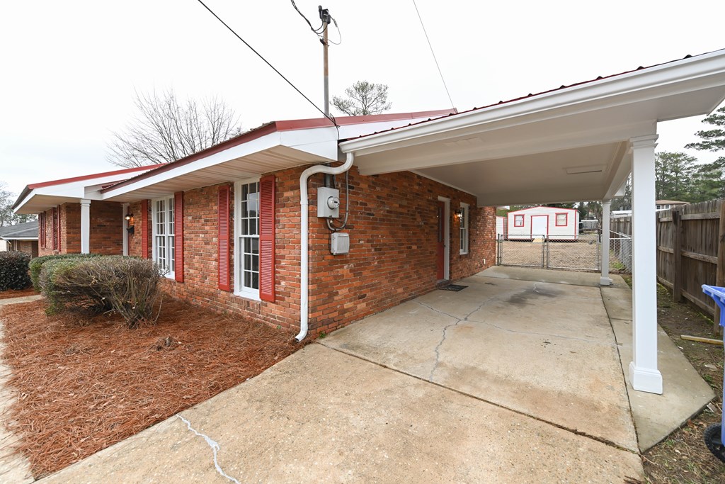 718 Wedron Drive Columbus, GA 31907 - Photo 5 of 38 a view of a house with a street
