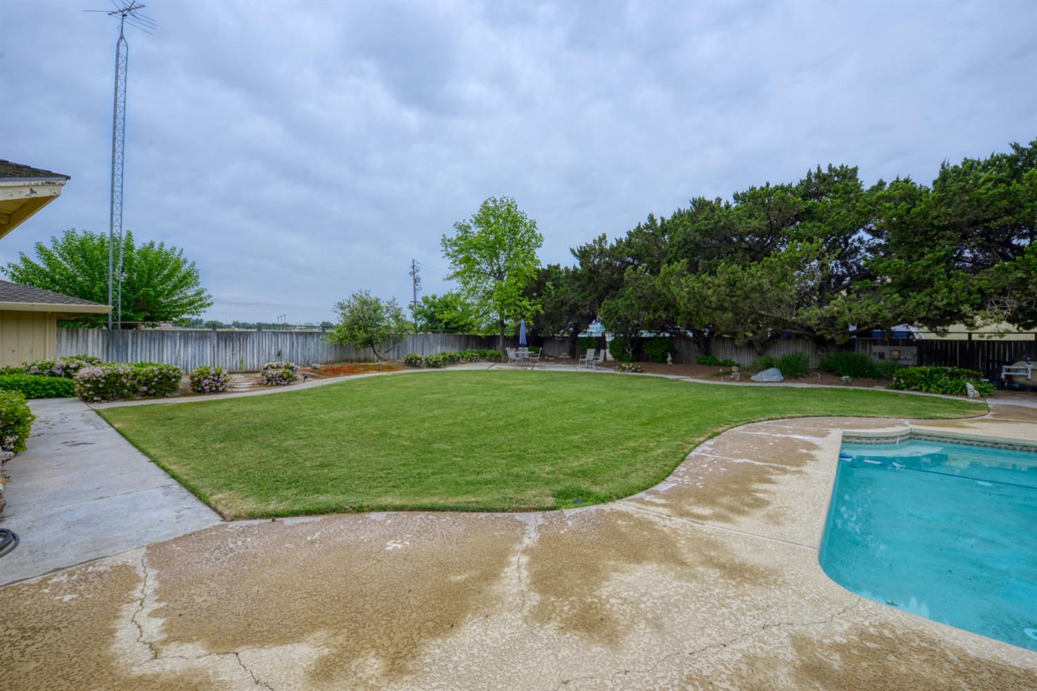 1471 Highway 33 Gustine, CA 95322 - Photo 31 of 57 a view of a garden with a slide