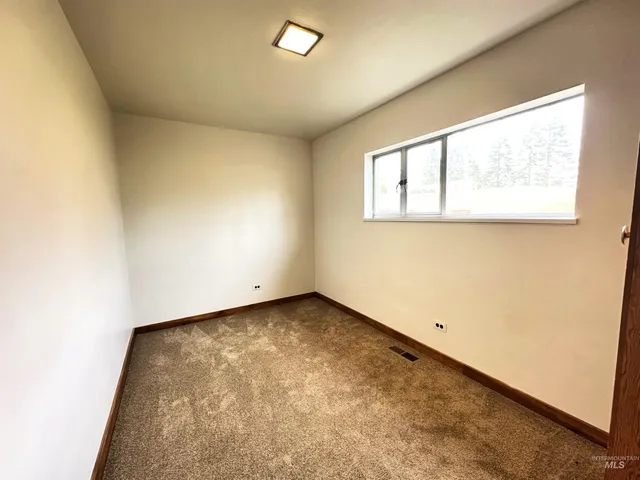 $862,000 | 732 West Walnut Avenue, Genesee, ID 83832