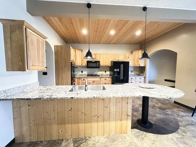 $862,000 | 732 West Walnut Avenue, Genesee, ID 83832