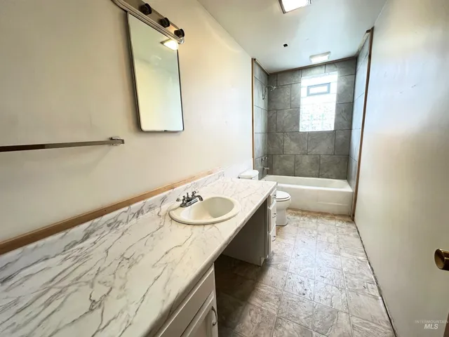 $862,000 | 732 West Walnut Avenue, Genesee, ID 83832