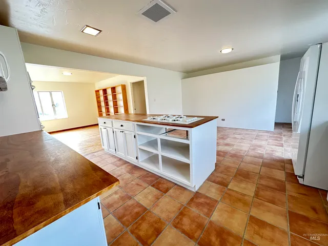 $862,000 | 732 West Walnut Avenue, Genesee, ID 83832