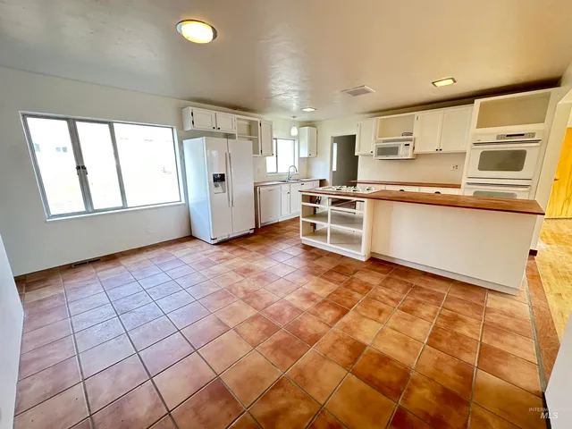 $862,000 | 732 West Walnut Avenue, Genesee, ID 83832