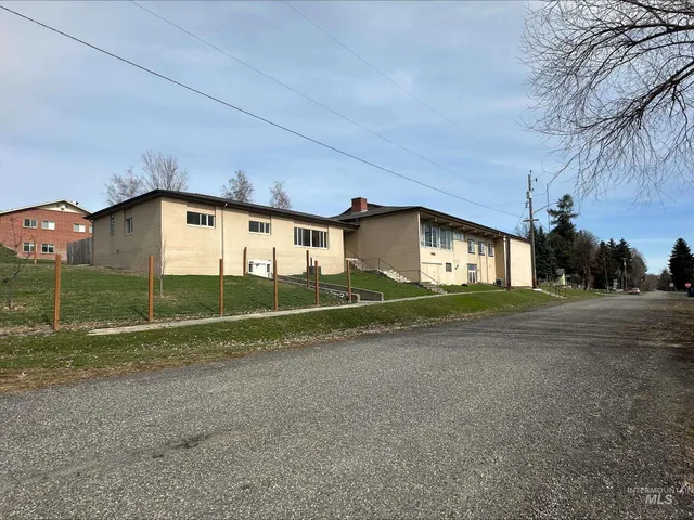 $862,000 | 732 West Walnut Avenue, Genesee, ID 83832
