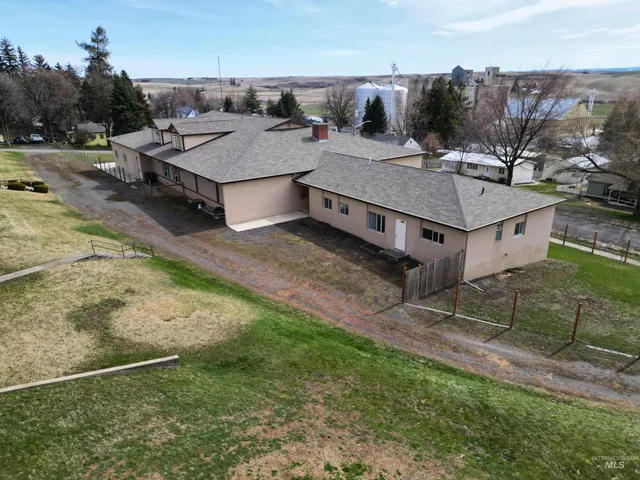 $862,000 | 732 West Walnut Avenue, Genesee, ID 83832