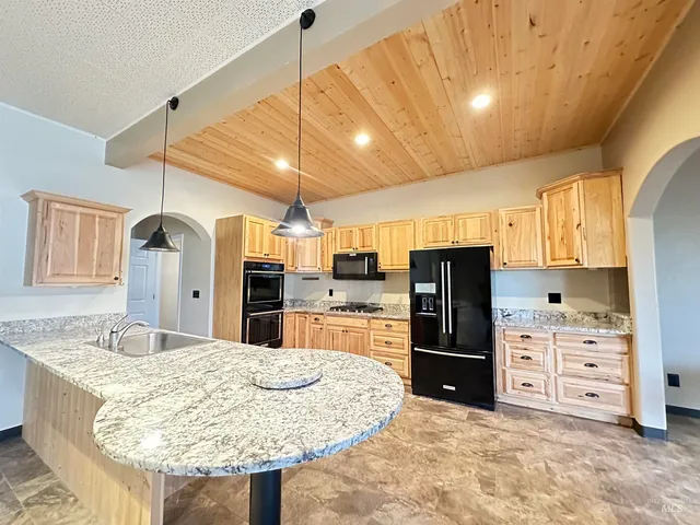 $862,000 | 732 West Walnut Avenue, Genesee, ID 83832