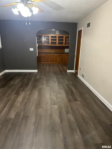 $157,500 | 728 East 4th Street, Flora, IL 62839