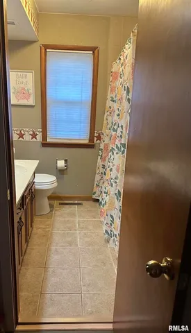 $157,500 | 728 East 4th Street, Flora, IL 62839