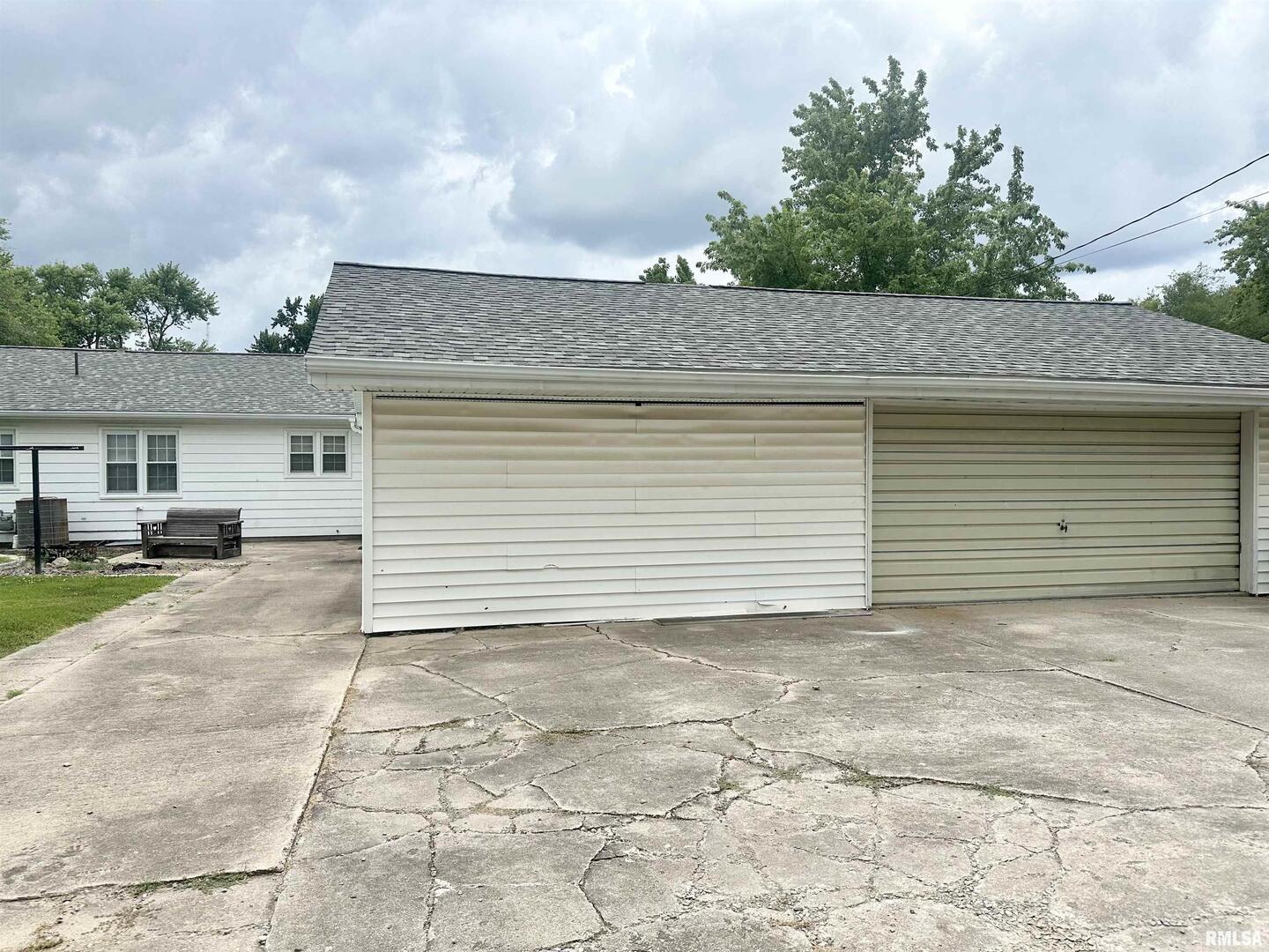 728 East 4th Street Flora, IL 62839 - Photo 3 of 23 Gallery Image 3