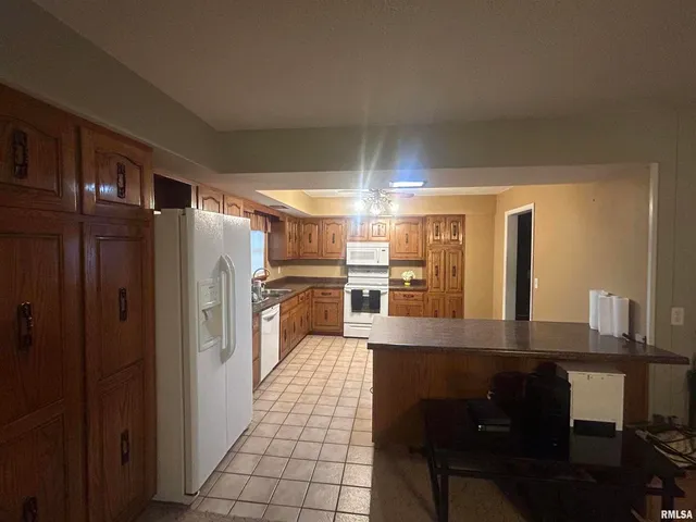 $157,500 | 728 East 4th Street, Flora, IL 62839