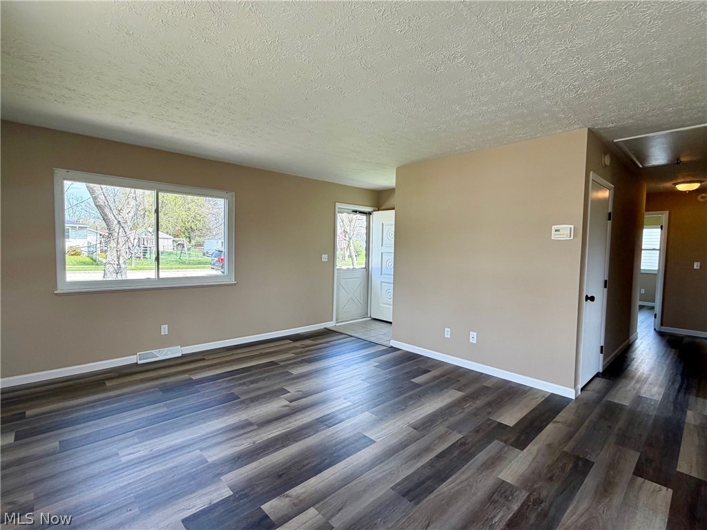496 Crickett Road Chardon, OH 44024 - Photo 5 of 26